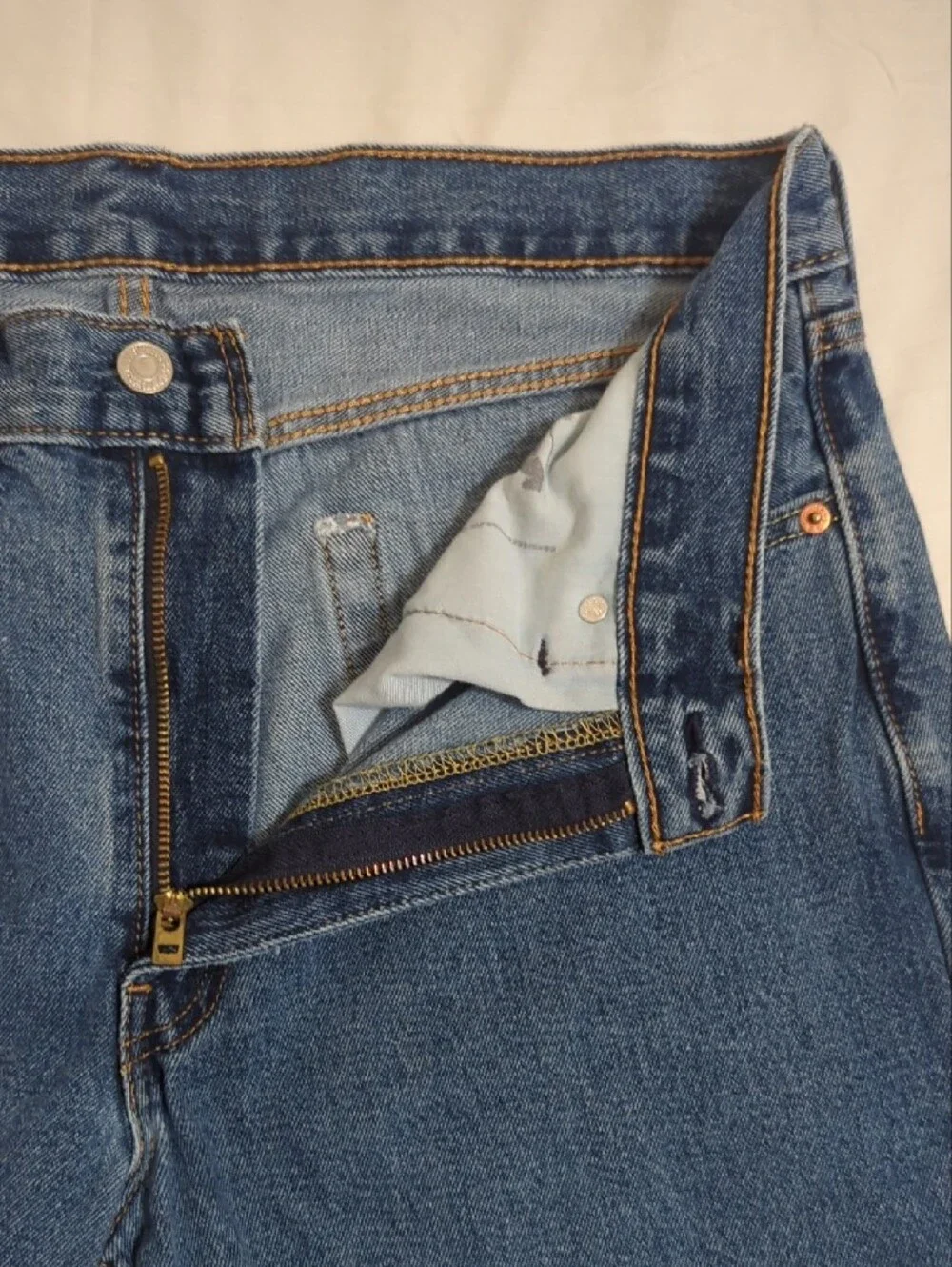 Levi’s Men’s 550 Relaxed Fit Jeans, Color Medium Stonewash Size 34x34